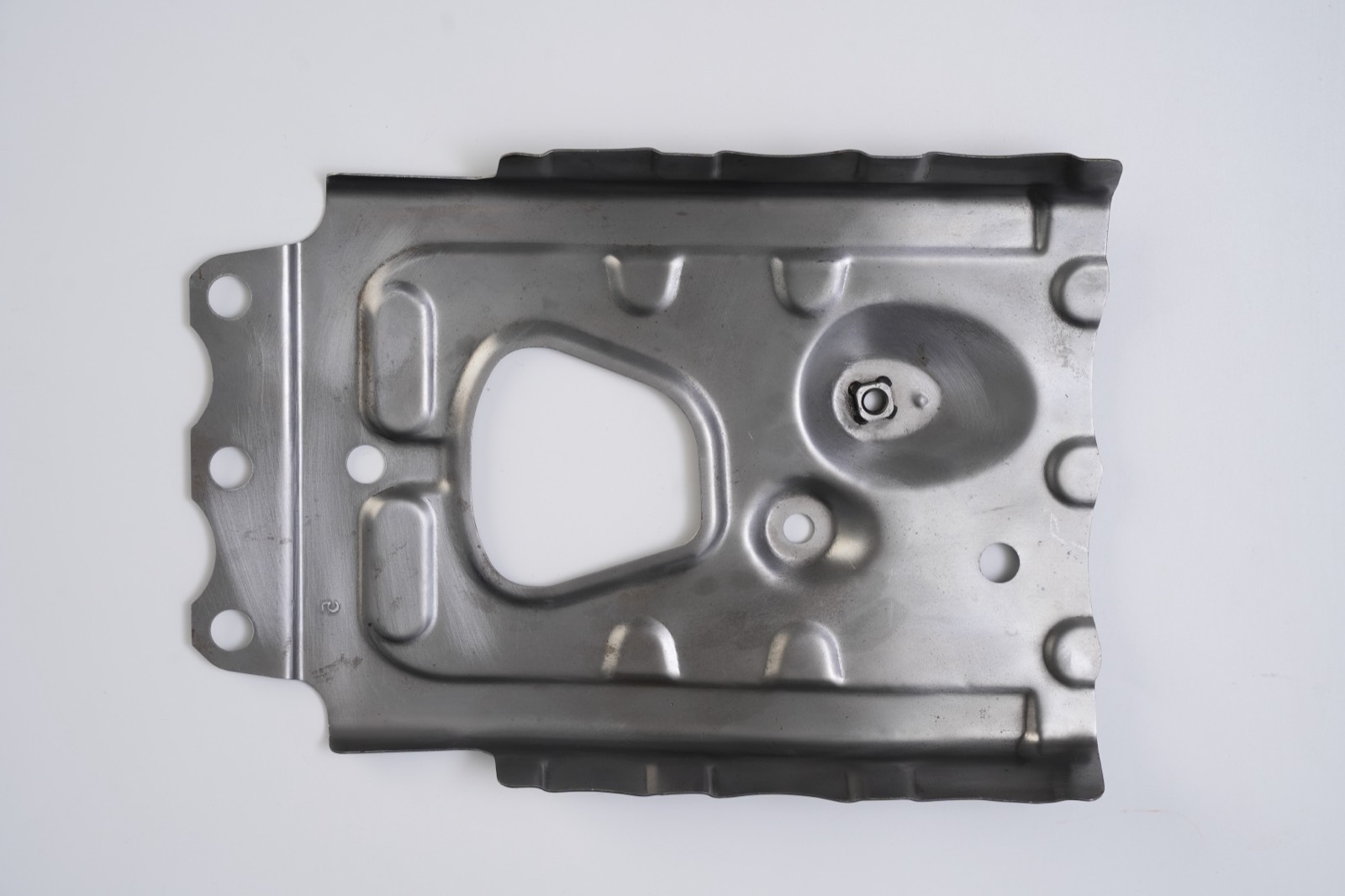 Ribbed support plate with projection-welded square nut