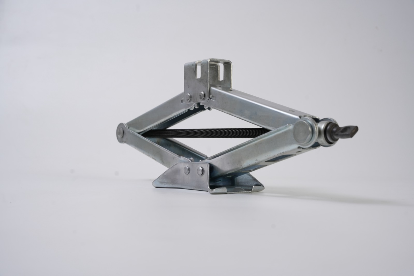 Zinc-plated scissor jack with slotted saddle and flat drive end